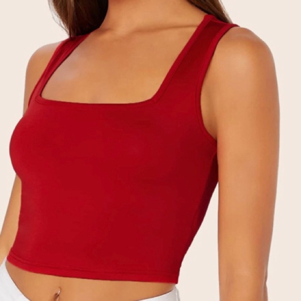 red squared neck tank top 🌹